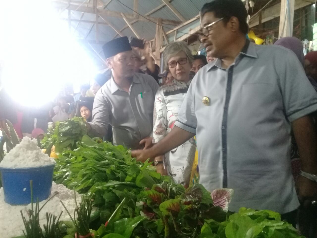 VIDEO : Gubernur ke PNP, Pedagang Teriak Judas Amir Bapak Pembangunan