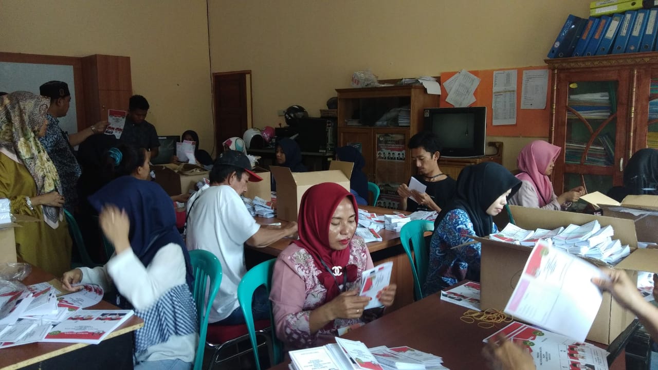 Surat Suara Pilkada Palopo Mulai Disortir