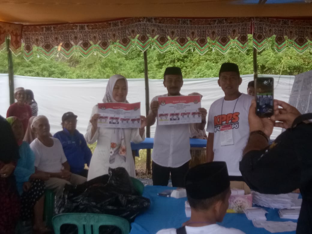 Dahulukan Orang Tua dan Warga yang Sakit , Cakka Sekeluarga Rela Antre Satu Jam