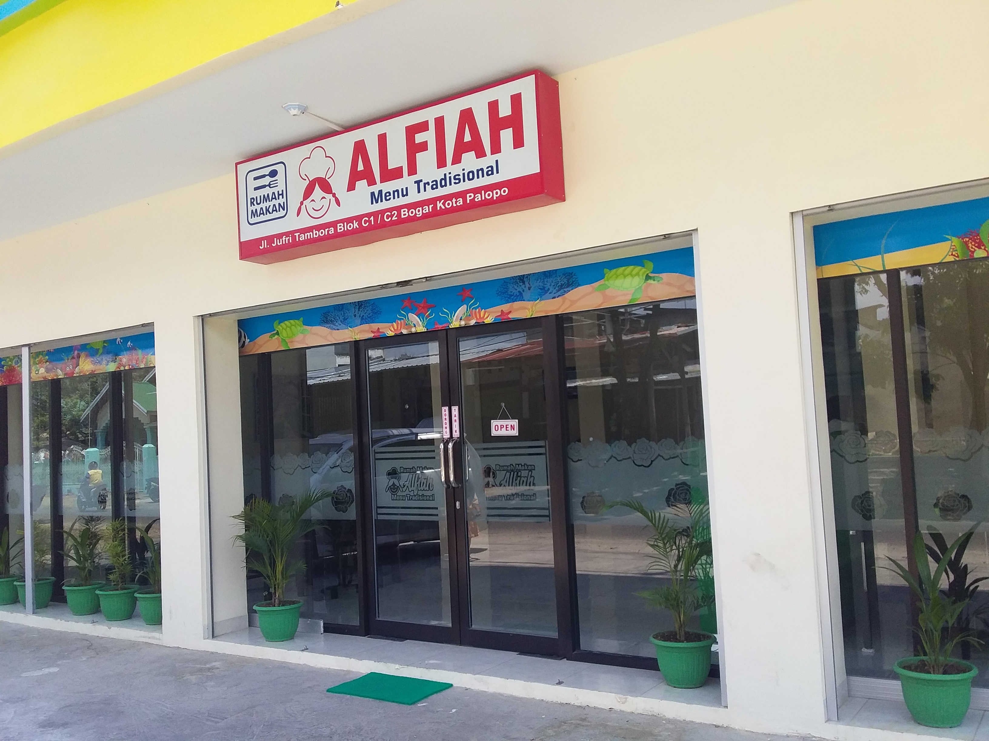 Rumah Makan Alfiah, Menu Tradisional, Desain Bangunan Modern