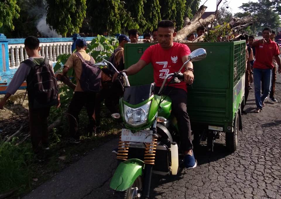 Tanamkan Rasa Cinta, Camat Malbar Giatkan Aksi Gotong Royong di Sekolah