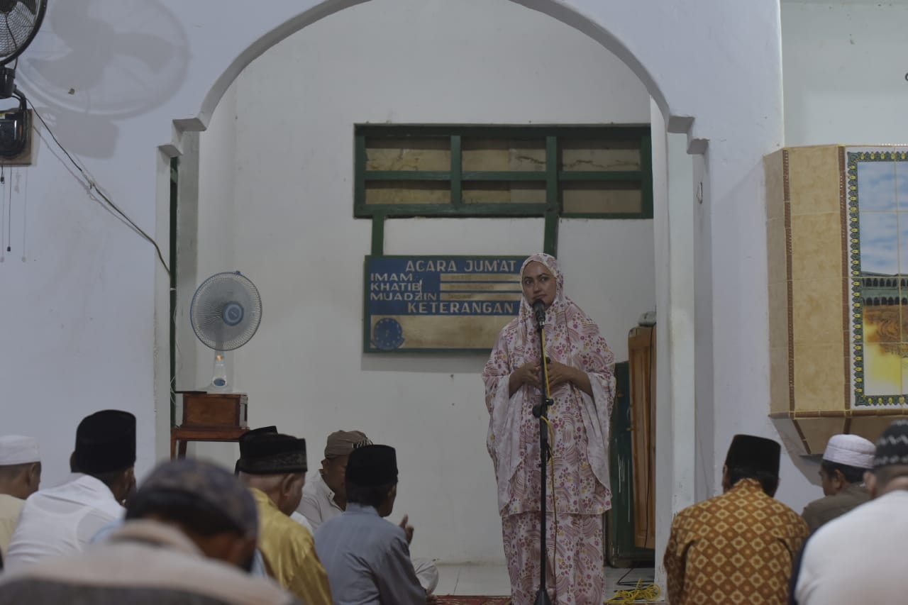 Salat Subuh Berjemaah di Desa, Indah Imbau Warga Jaga Kebersihan