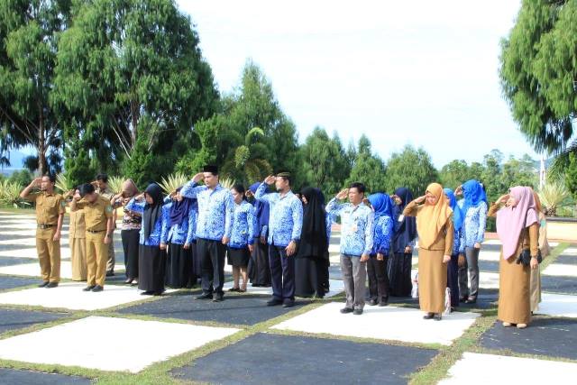 Telat Upacara, Puluhan PNS Luwu Timur Dijemur