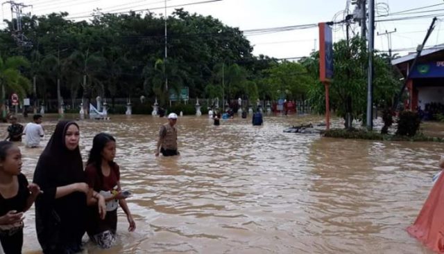 ALHAMDULILLAH… Poros Maros Sudah Bisa Dilalui Kendaraan Setelah 24 Jam Lumpuh Total