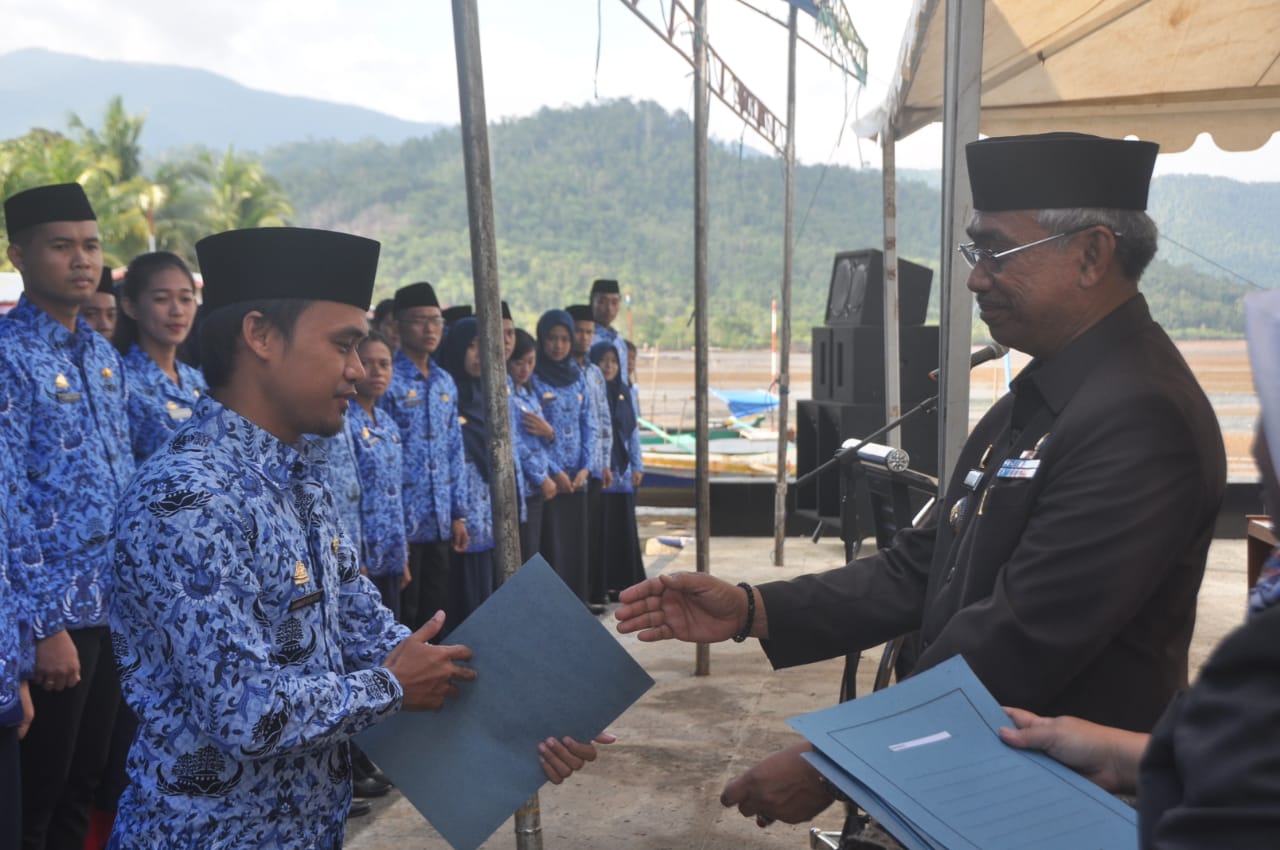 232 CPNS Lutim Terima SK di Dermaga Lampia