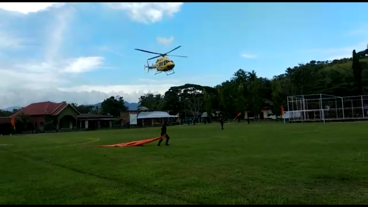 VIDEO : Gunakan Helikopter, Menteri Pertanian Disambut Bupati Luwu