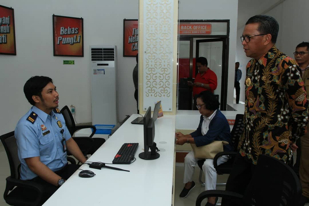 Sidak di Dinas Perizinan Makassar, Gubernur Sulsel : Masak Kalah dari Palopo