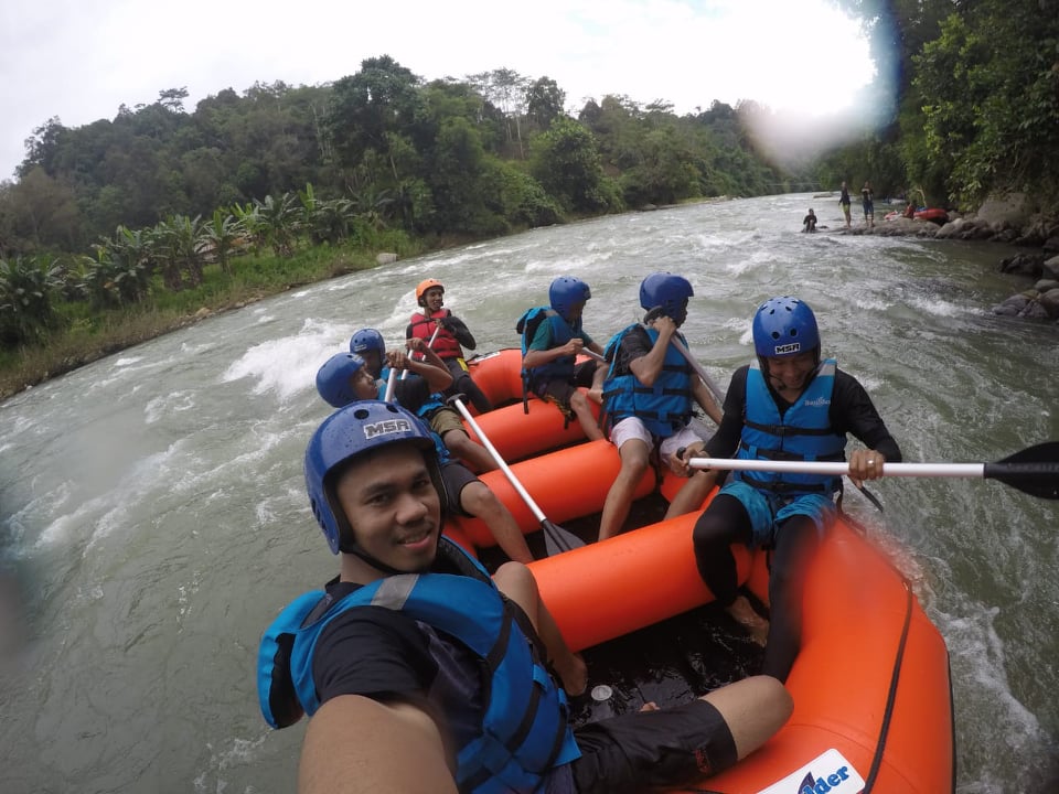 Nikmati Sensasi Arung Jeram di Sungai Rongkong Luwu Utara