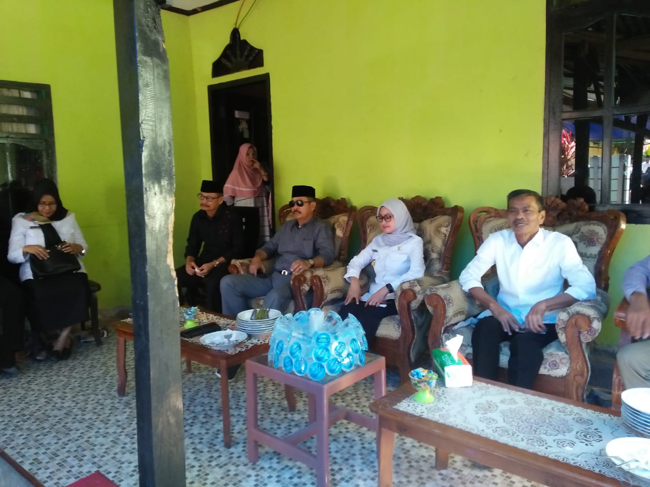 Indah, LAM, dan Thahar Menyatu di Rumah Duka Orang Tua Arifin Junaidi