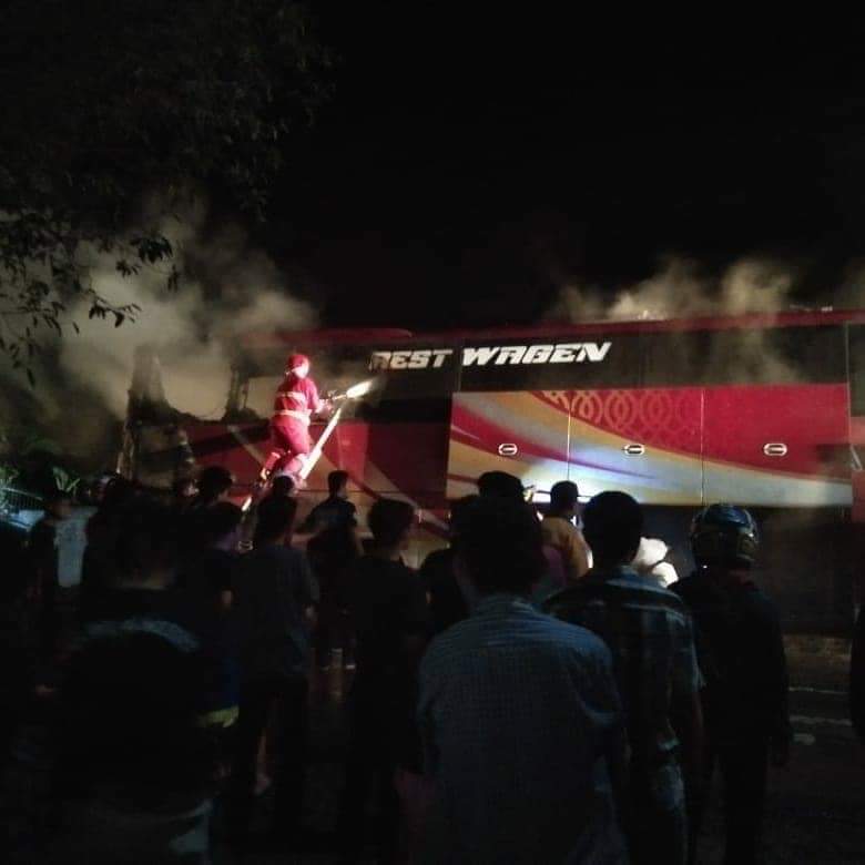 Bus Putra Jaya Terbakar di Belopa, 24 Penumpang Selamat
