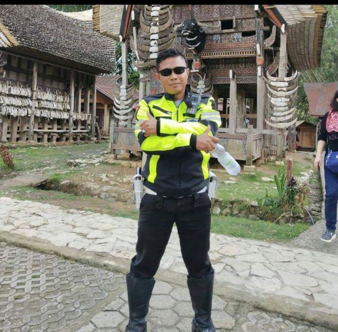 Aksi Bripka Fajar Anggota Satlantas Polres Luwu, Selamatkan Barang Penumpang Saat Bus Terbakar