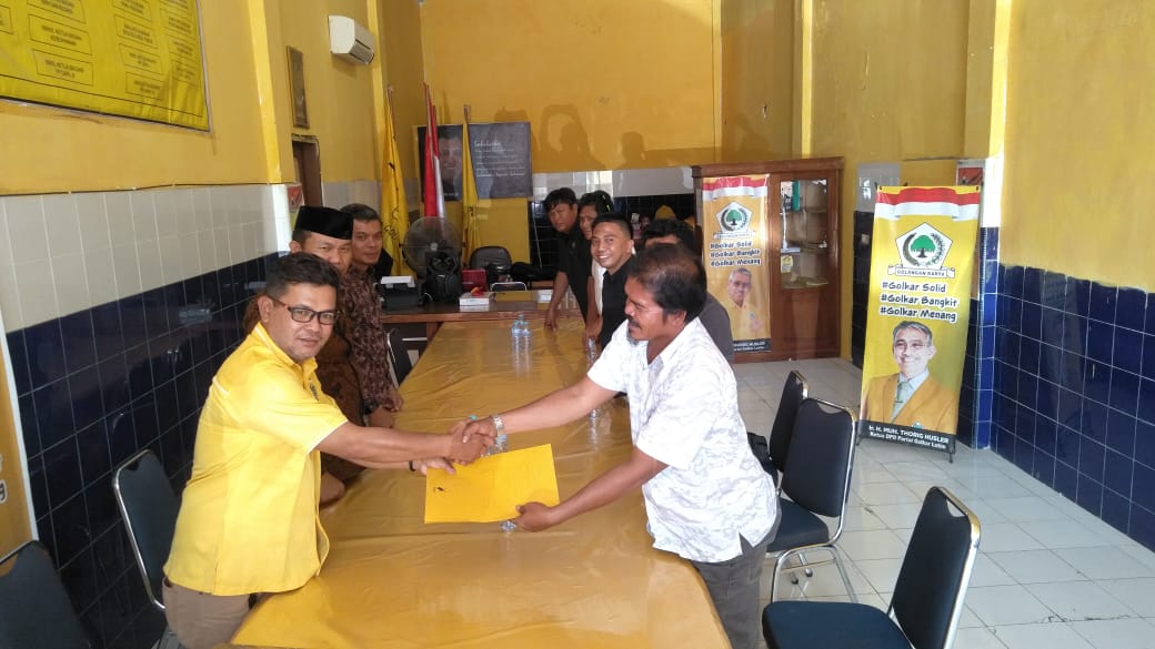Diwakili  Sekretaris Nasdem, Wakil Bupati Luwu Timur Pendaftar Pertama di Partai Golkar