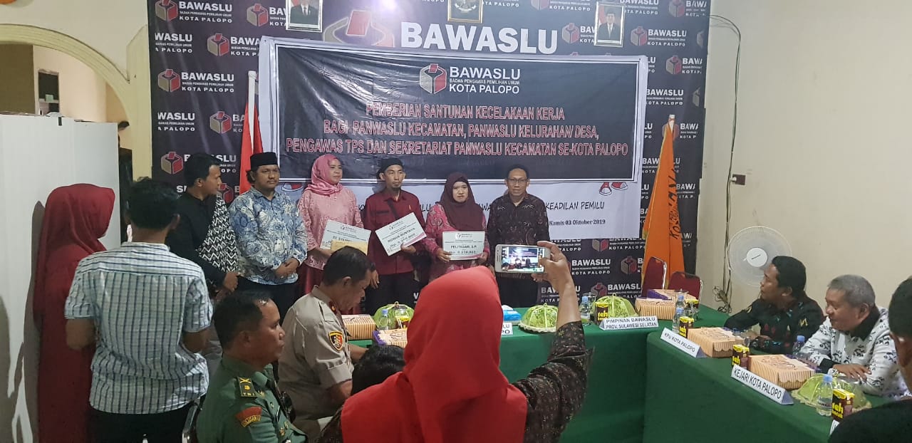 Pengawas Pemilu di Palopo Terima Santunan Rp 8,25 Juta