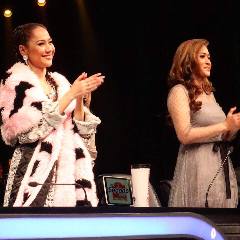Bunga Citra Lestari dan Maya standing ovation untuk Ainun