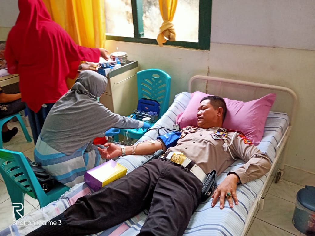 Sinergi TNI-Polri, Polres Palopo Ikut Baksos Donor Darah Peringati Hari Juang TNI AD
