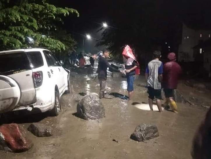Yan Kristian Tidur Pulas Berpelukan Anaknya Saat Rumahnya Diterjang Banjir Bandang, Jenazah Korban Ditemukan Tertimbun Longsor