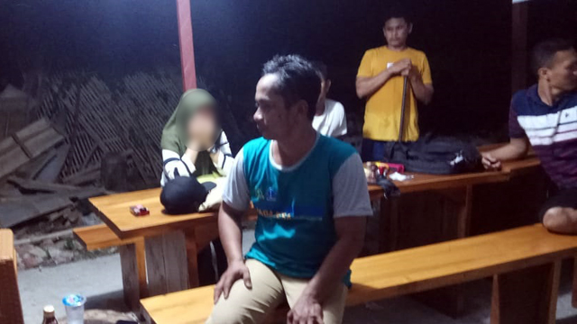 Pak Sekdes Ngiler Liat Payudara Mahasiswi Cantik, Main Remas Saja, Eh Diciduk…. Untung Tak Diamuk Massa
