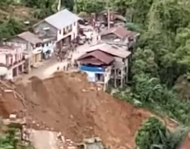 Video Detik-Detik Longsor di Battang Barat, Warga Histeris…. Jalan Poros Palopo-Toraja Utara Terputus