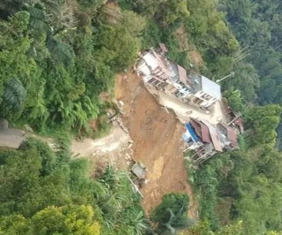 BREAKING NEWS: Jalan Poros Palopo-Toraja Utara Terputus, Anthonius Dengen: Personel BPBD Sudah ke Lokasi