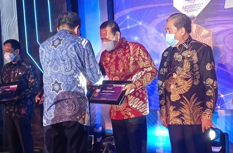 Luwu Terima Penghargaan TPAKD dari OJK, Basmin Mattayang: Berkat Sinergi Semua Pihak