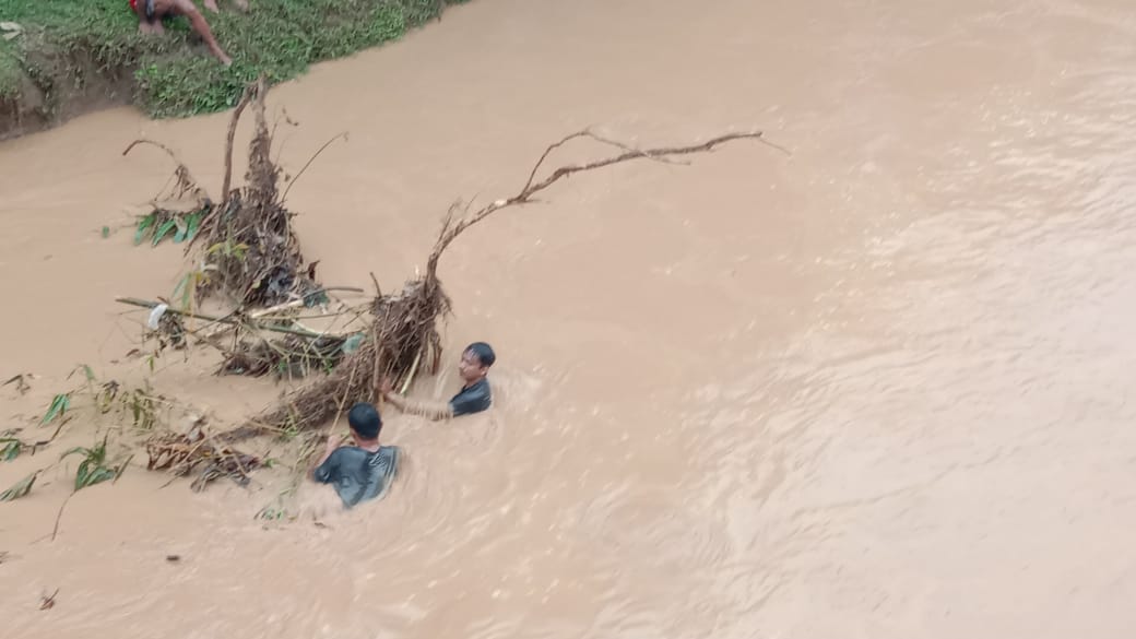 VIDEO: Begini Proses Evakuasi 2 Korban Hanyut di Sungai Ammasangan Palopo