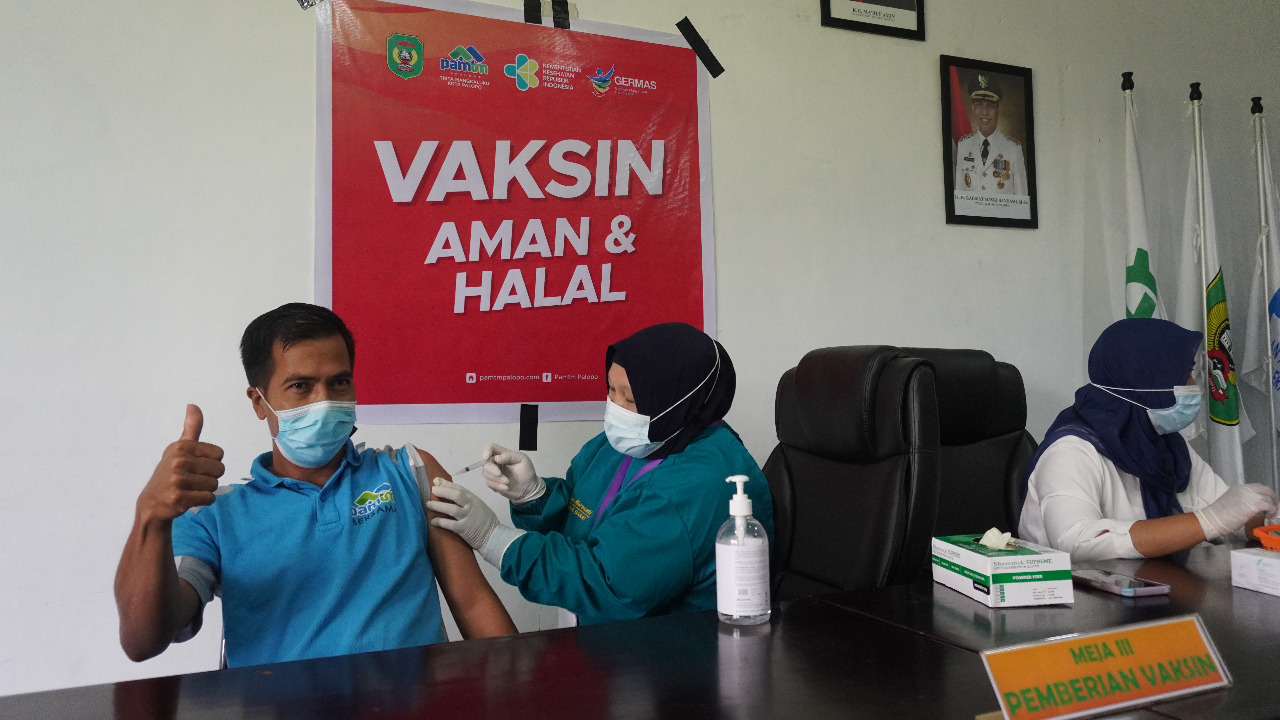 55 Karyawan PAM TM Palopo Tunaikan Vaksin Tahap Kedua