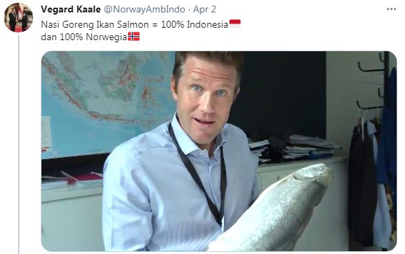 VIDEO: Aksi Dubes Norwegia Ini Bikin Ngakak, Ajak Penjual Nasgor Masuk ke Rumahnya Hanya untuk Bikin Ini…