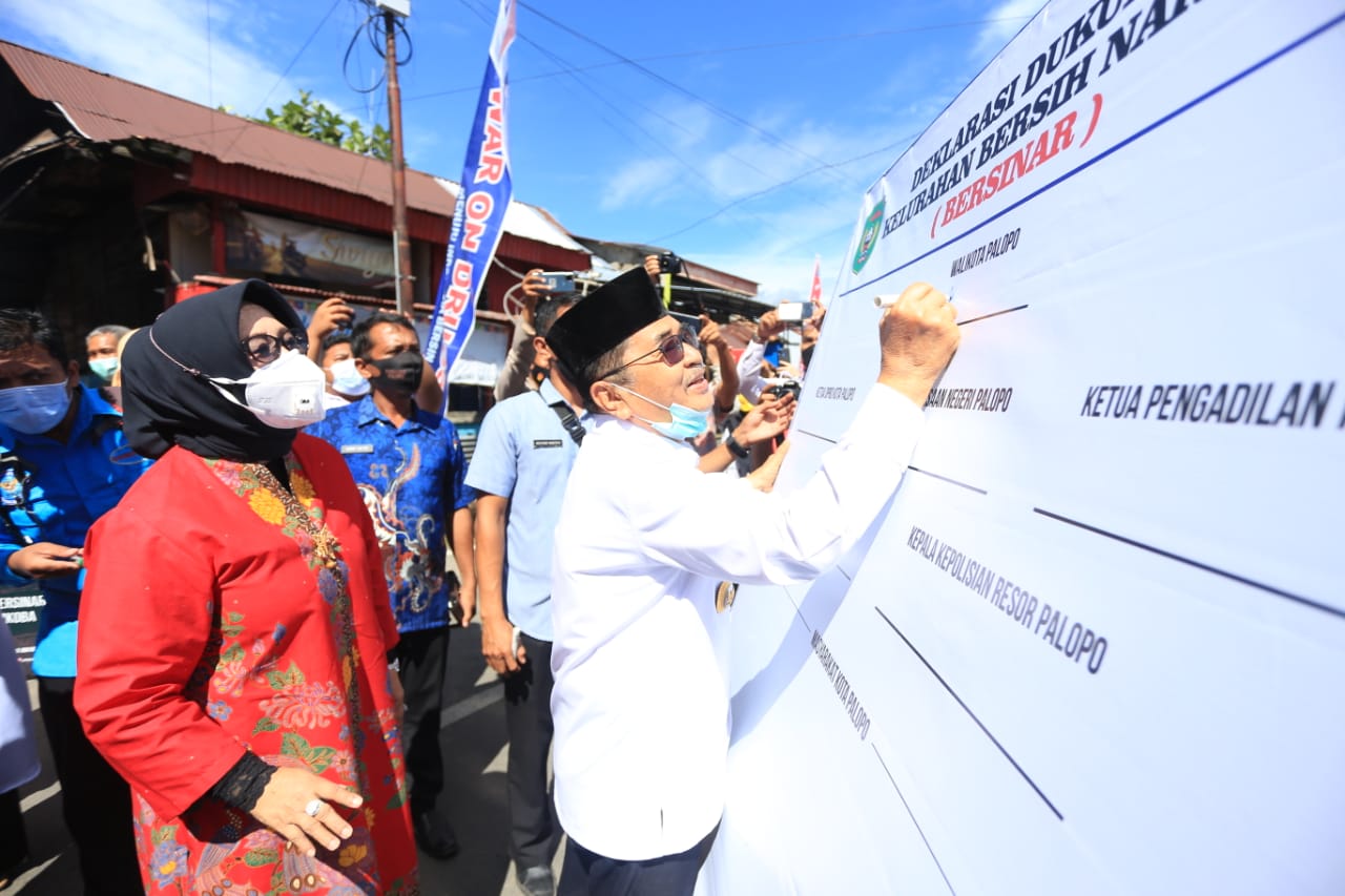 Walikota Palopo Hadiri Launching Kelurahan “Bersinar” di Ponjalae dan Penggoli