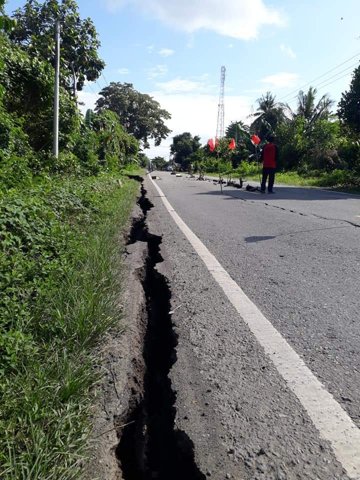 BREAKING NEWS: Ruas Jalan Poros Belopa-Palopo di Cilallang Amblas, Satu Rumah Nyaris Roboh ke Sungai