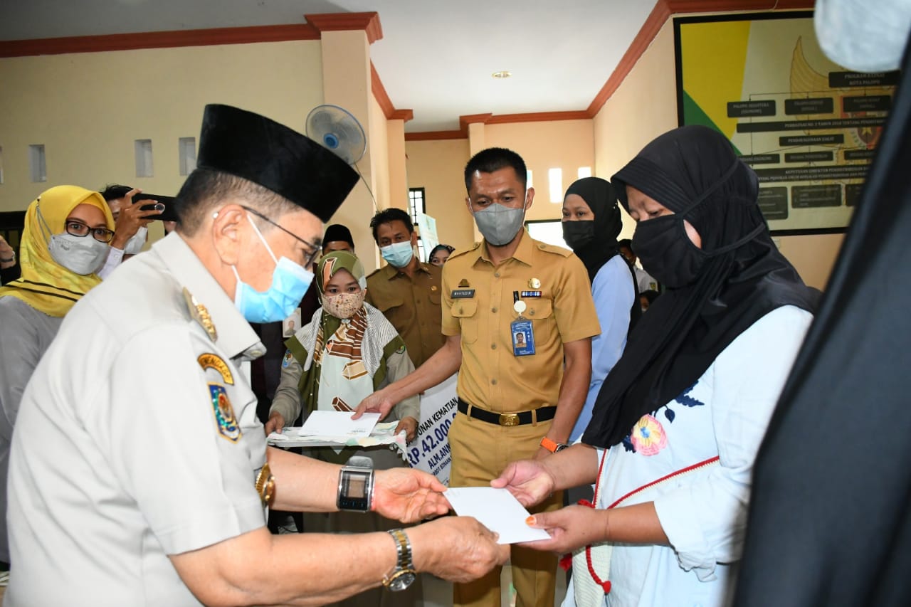 Walikota Palopo Hadiri Pendistribusian Zakat Mal Bagi Pemberdayaan Ekonomi Produktif oleh Baznas