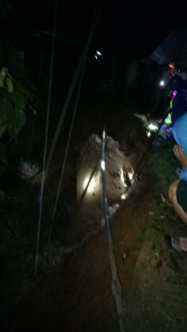 Ada Longsor, Kendaraan Melintas di Battang Km 12 Harus Hati-hati!