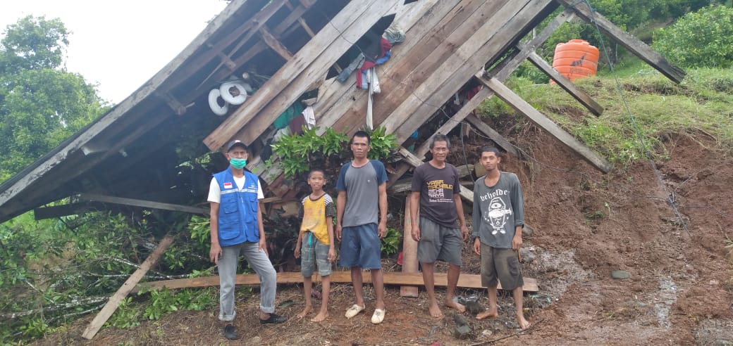 Longsor di Larompong Selatan Luwu, Satu Rumah Warga Rusak Parah