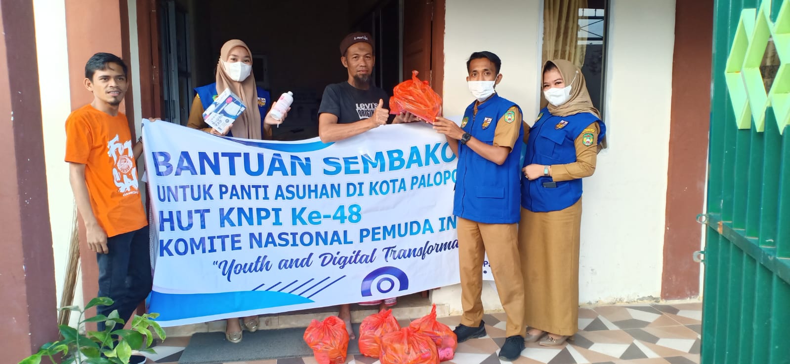 Peringati HUT, KNPI Palopo Berbagi 8 Jenis Bahan Pokok di 4 Panti Asuhan