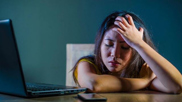 Sungguh, Ini Lucu… Video Orangtua Ajari Anak Belajar Online di Masa Pandemi
