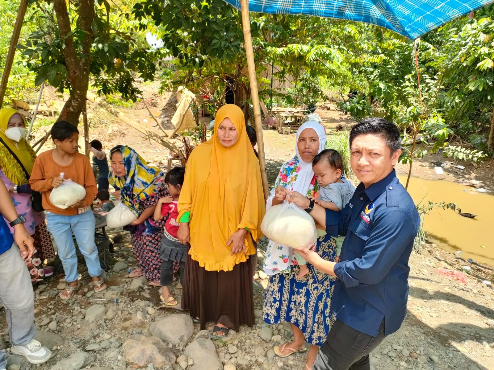 SERUYA-TV: Peduli Korban Banjir Walmas, Partai Nasdem Palopo Salurkan Bantuan