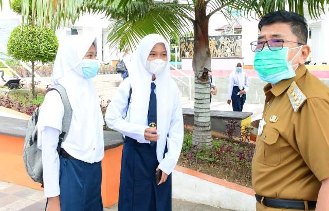 Tinjau PTM di Sejumlah Sekolah, Walikota Palopo: Jaga Munculnya Kluster Baru Penyebaran Covid-19