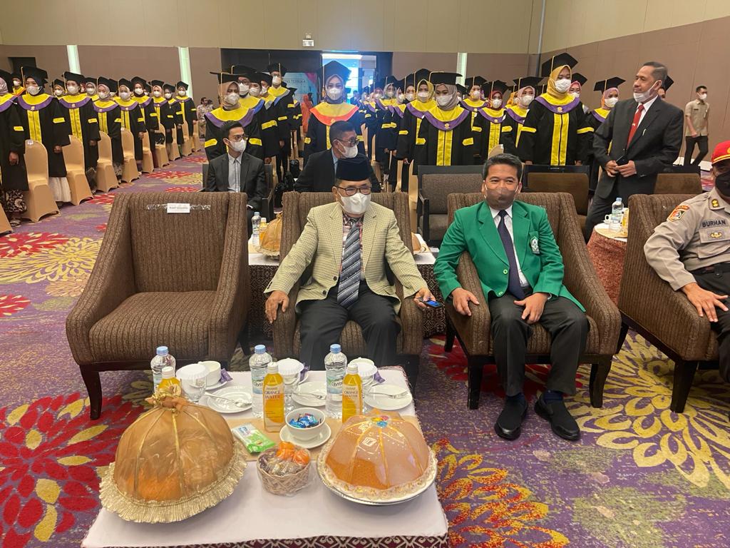 Bersama Rektor IAIN, Walikota Palopo Hadiri Wisuda UT Makassar