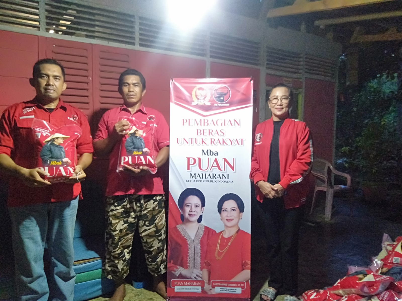 Dibawa Sarce Bandaso, 2,5 Ton Beras dari Puan Maharani Dibagi di Palopo