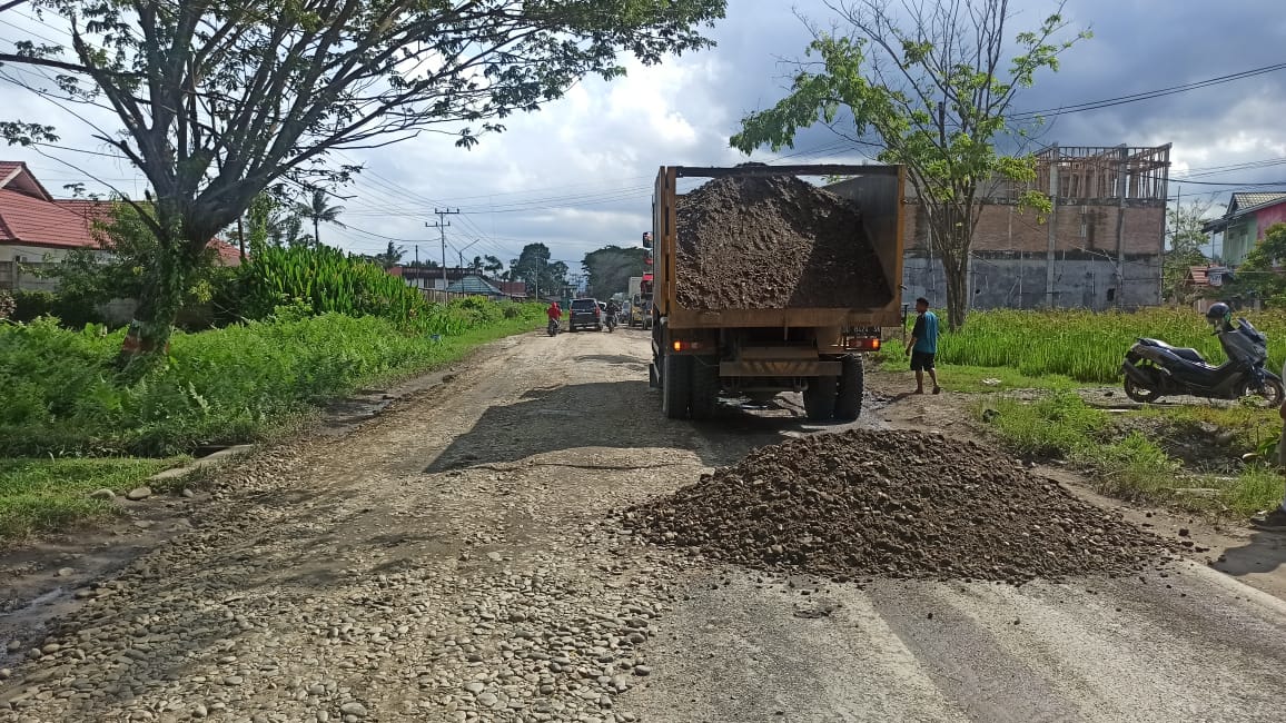 Tindaklanjuti Aspirasi Warga, Abang Fauzi: Jalan Berlubang di Kappuna Luwu Utara Diperbaiki