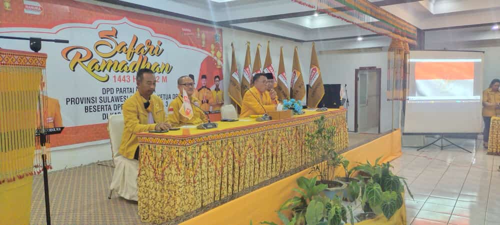 Hadiri Safari Ramadan Hanura Toraja, Amsal Sampetondok Serahkan SK ke Pengurus