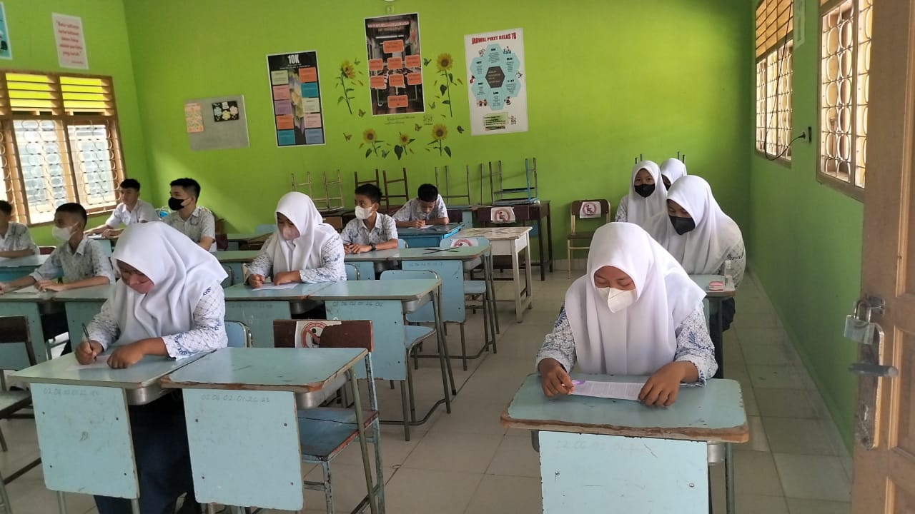 Gunakan Metode Tertulis, 302 Siswa SMPN 1 Palopo Ikuti Ujian Sekolah