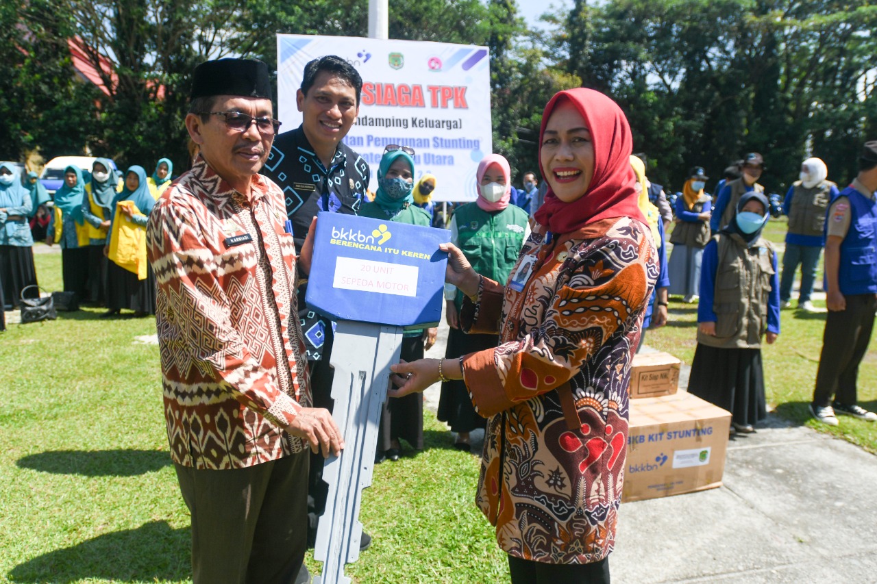 Dukung Percepatan Penurunan Stunting di Luwu Utara, BKKBN Sulsel Serahkan 20 Unit Motor