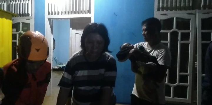 Palopo Diterjang Banjir, BPBD Evakuasi Dua Bayi Berusia 4 Bulan Pakai Perahu