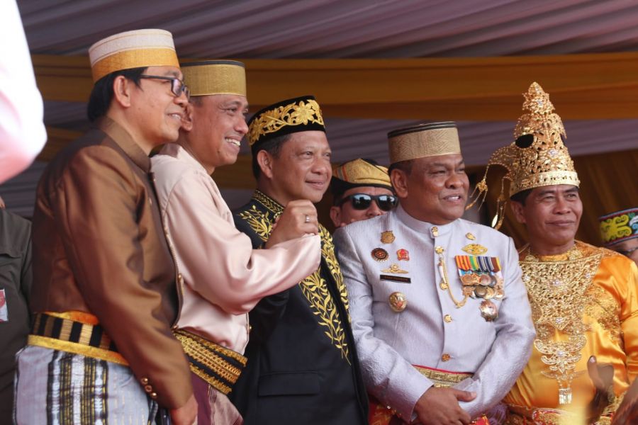 Hadir di HUT Kalimantan Utara, Wabup Lutra Dapat Sambutan Hangat Gubernur Zainal Arifin Paliwang