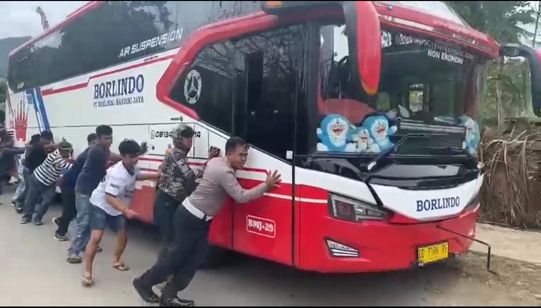 Bus Mogok, Enam Jam Macet Total di Jalur Alternatif