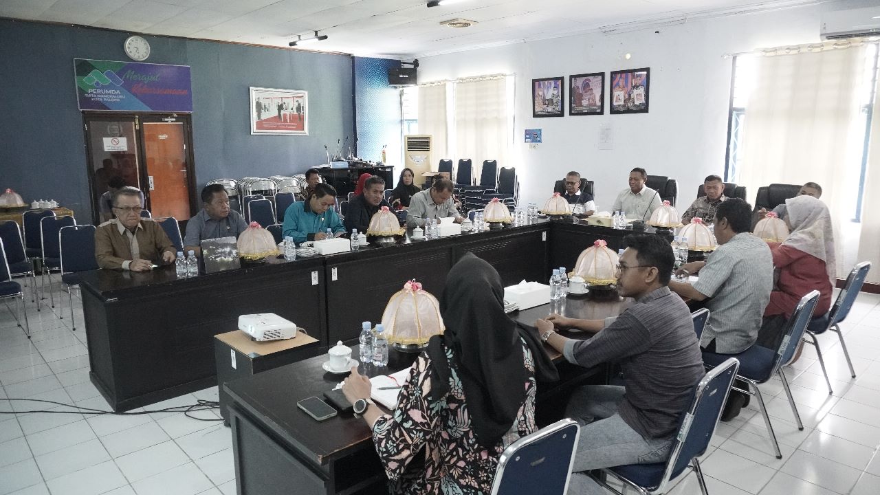Bahas Kontribusi PAD, DPRD Kolaka Kunjungi Perumda TM Palopo