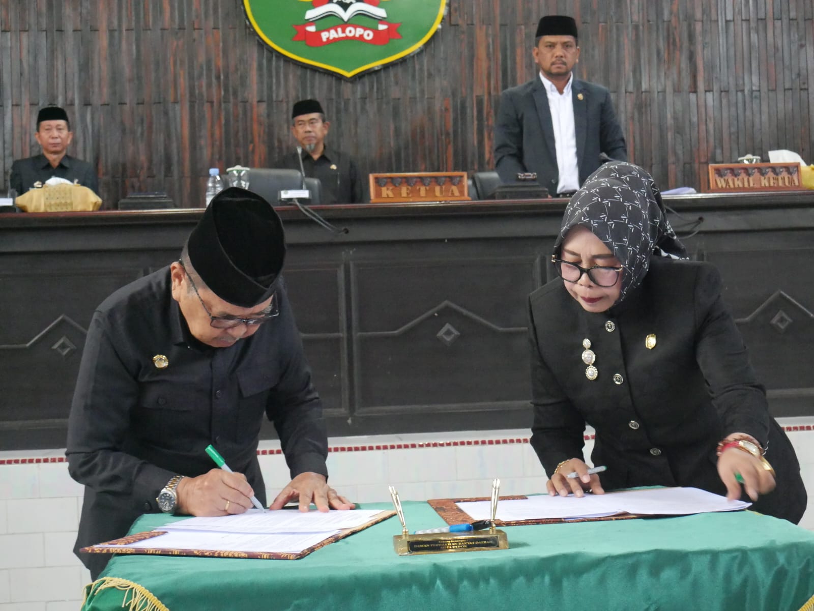 Hadiri Rapat Paripurna Ranperda tentang APBD, Walikota Palopo : Buku Pintar OPD dan DPRD