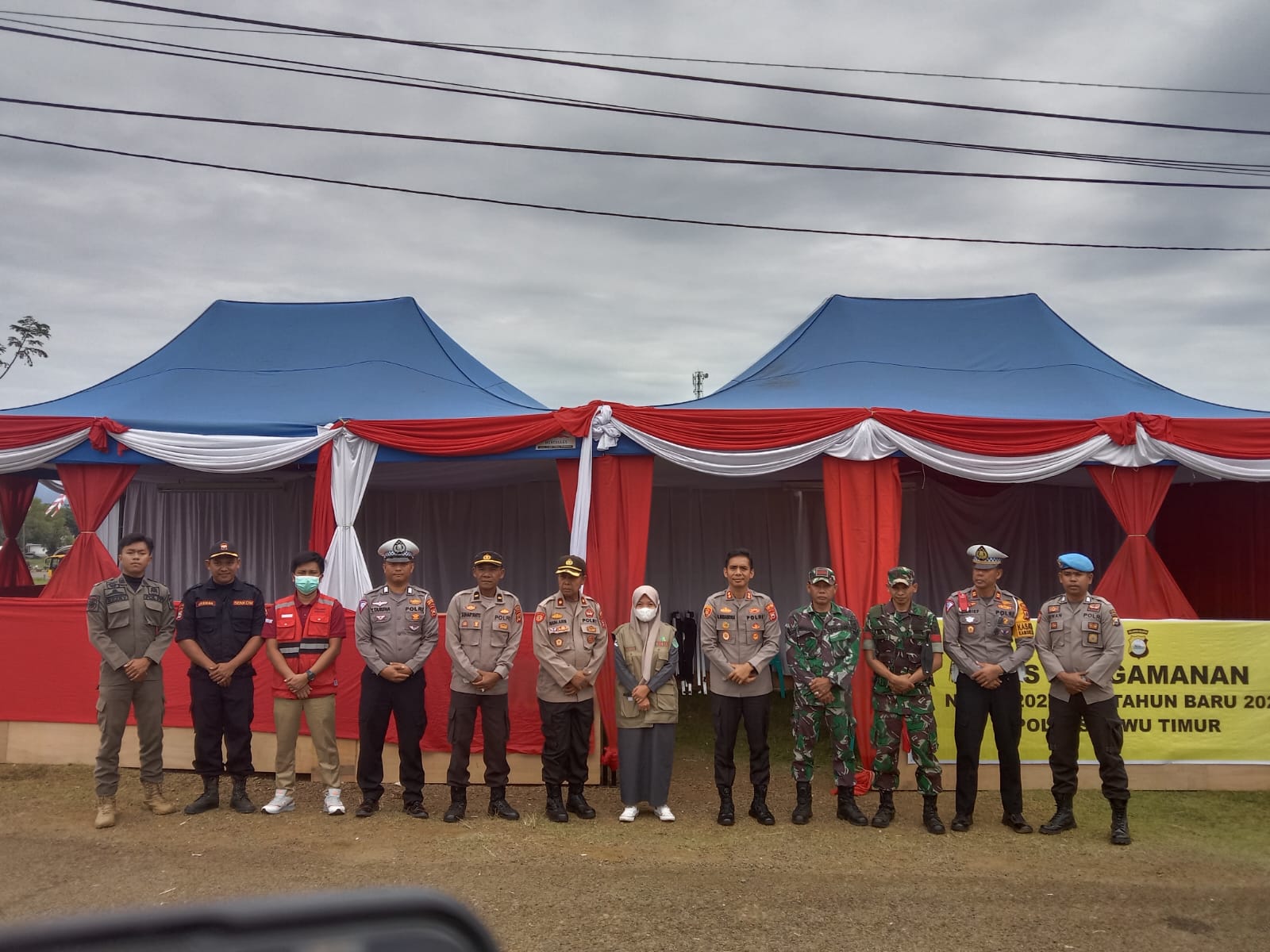 Cek Pos Pengamanan Operasi Lilin di Nuha, Kapolres Lutim Minta Personel Bertindak Humanis