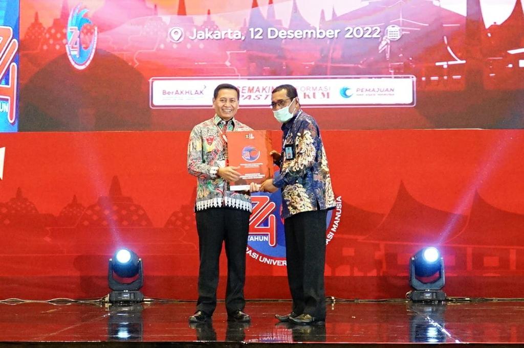 Gubernur dan Kakanwil Kemenkumham Sulsel Terima Penghargaan Pembina Kab/Kota Peduli HAM