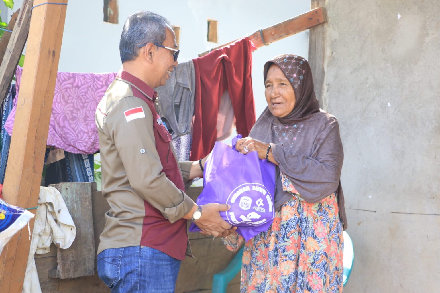 Gerakan Jumat Sedekah Sasar Kaum Lansia di Desa Balantang